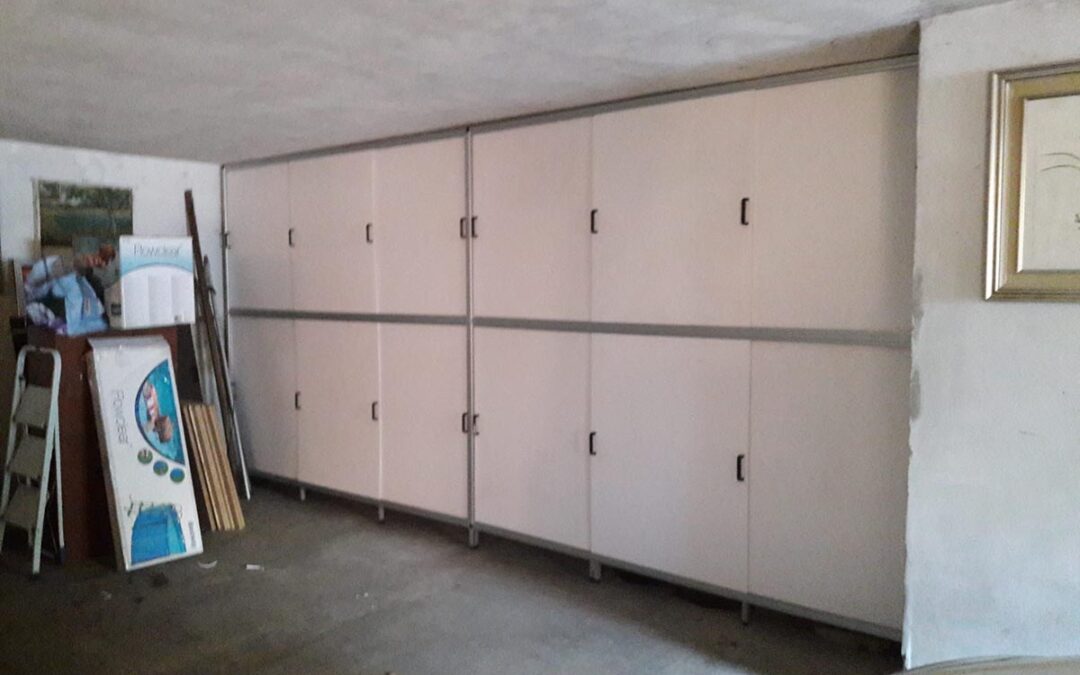Come organizzare il garage con scaffali in metallo componibili fai-da-te?